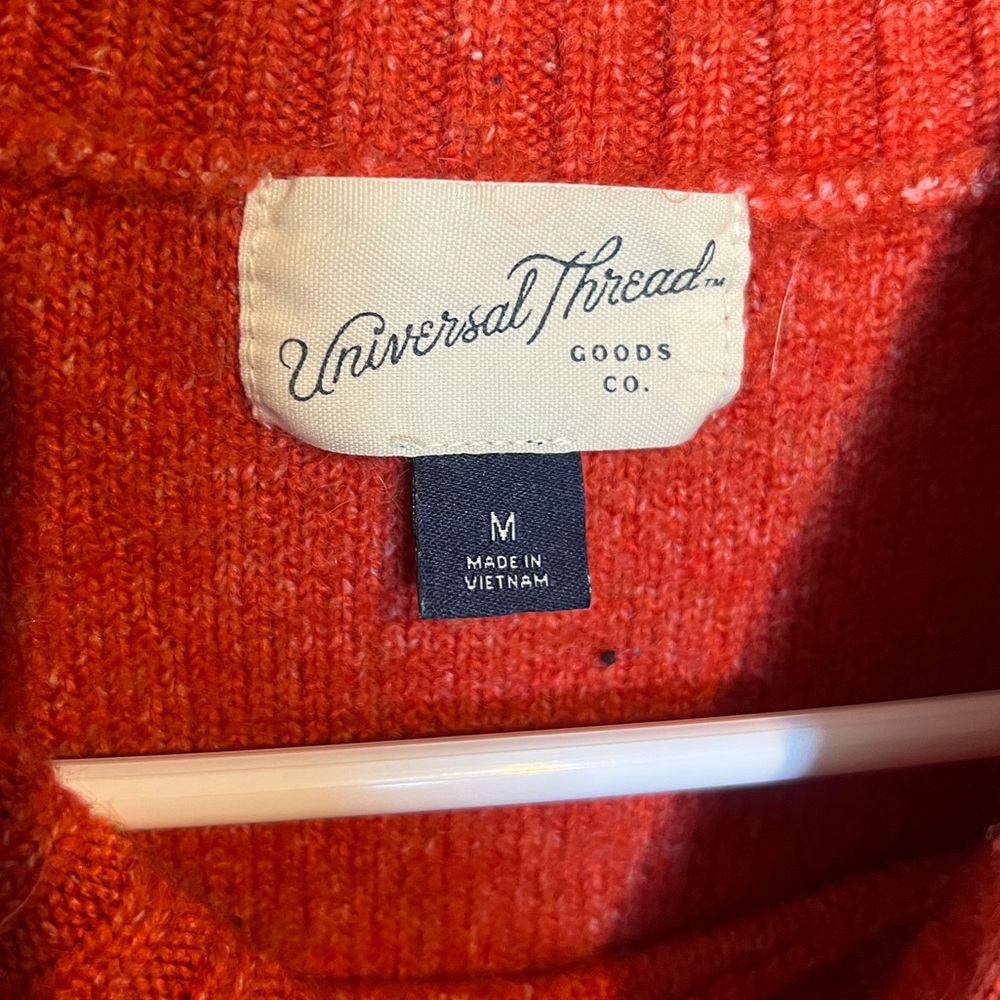 Universal Thread Sweater Size Medium - Picture 6 of 7